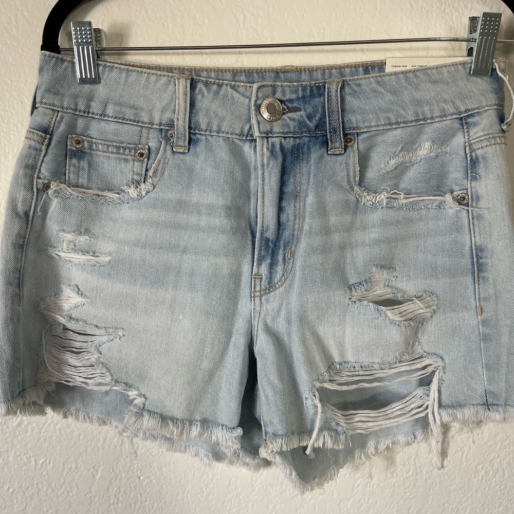 American eagle tomgirl midi distressed short size 4 NWT